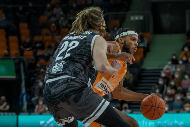 更是他在洲 更是他在洲